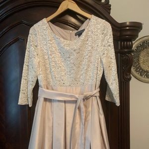 Jessica Howard evening wear Womens Size 14 but can fit a 12